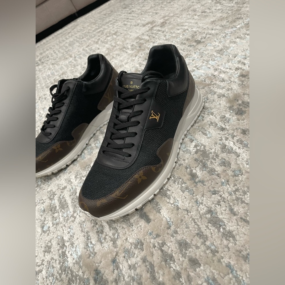 LOUIS VUITTON 
Monogram Mens Run Away Sneaker 1A80PV Black - Picture 15 of 16